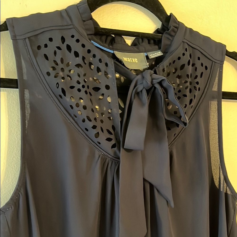 Maeve Anthropologie Luca Blue Tie Front Laser‎ Cut Embellished Sleeveless Blouse - Picture 3 of 9